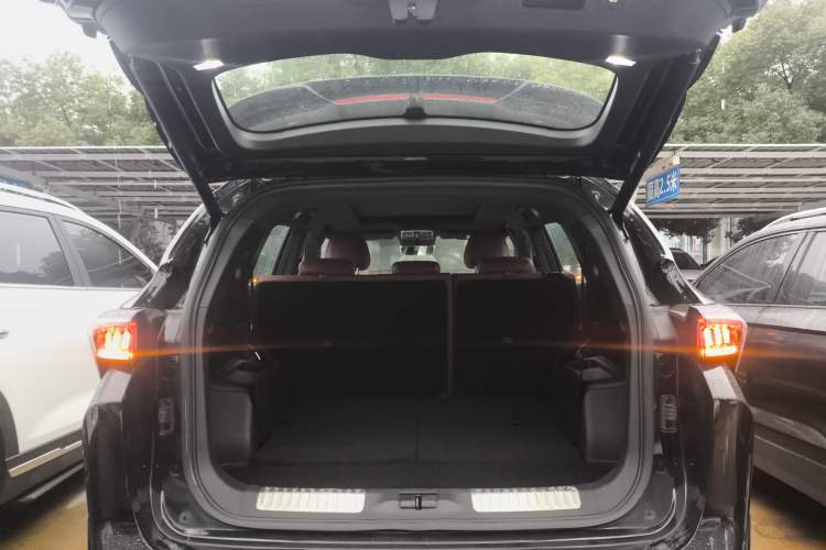 Used JETOUR X70 PLUS 2025 1.5T Flagship 7-Seater Trunk