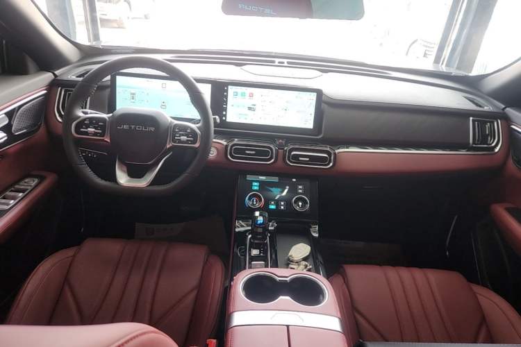 Used JETOUR X70 PLUS 2025 1.5T Luxury Edition 5 Seats Center Console