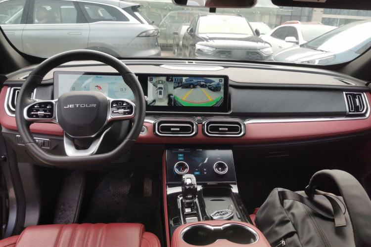 Used JETOUR X70 PLUS 2025 1.5T Flagship Edition 5 Seats Center Console