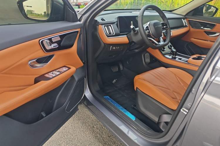 Used JETOUR X70 PLUS 2025 1.5T Luxury Edition 7-Seater Driver Seat