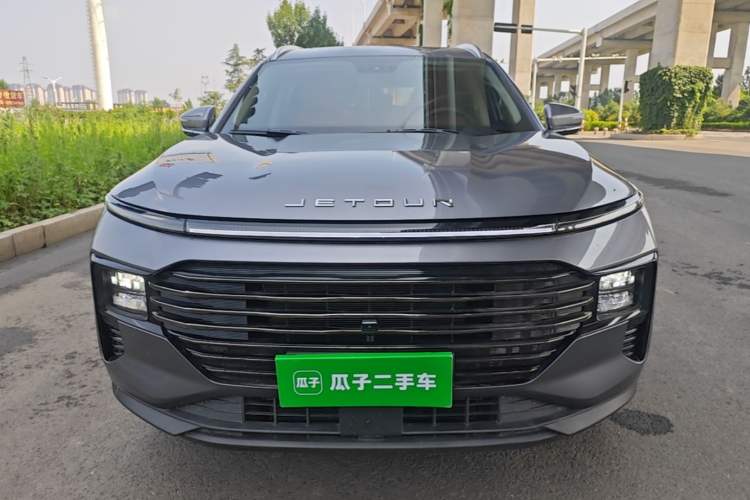 Used JETOUR X70 PLUS 2025 1.5T Luxury Edition 7-Seater Front