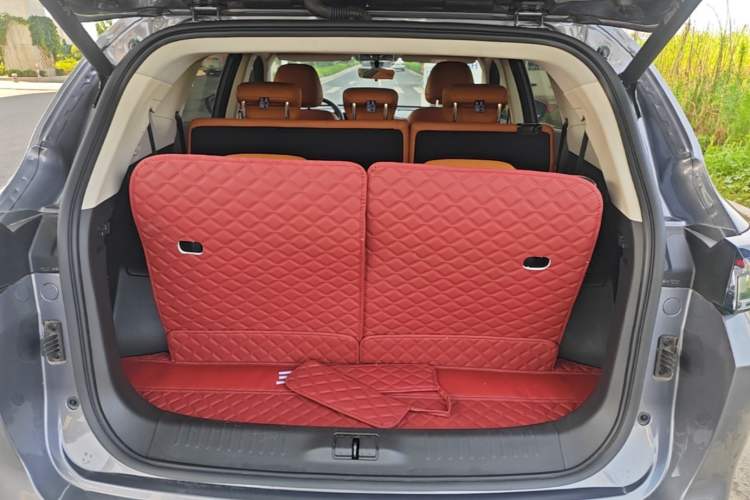 Used JETOUR X70 PLUS 2025 1.5T Luxury Edition 7-Seater Trunk