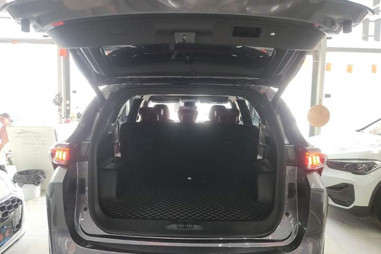 Used JETOUR X70 PLUS 2025 1.5T Luxury Edition 5 Seats Trunk