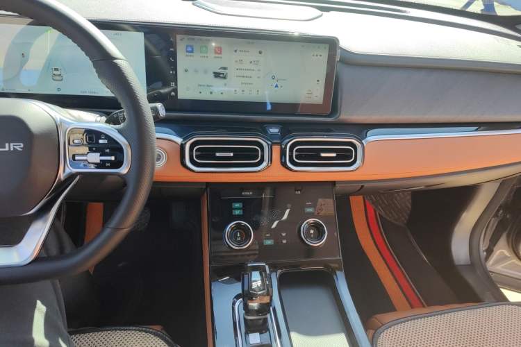 Used JETOUR X70 PLUS 2025 1.5T Luxury Edition 7-Seater Audio And AC Panel