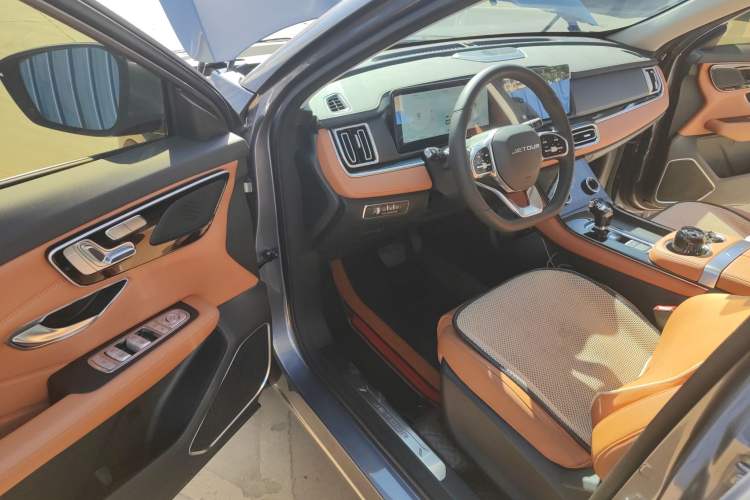 Used JETOUR X70 PLUS 2025 1.5T Luxury Edition 7-Seater Driver Seat