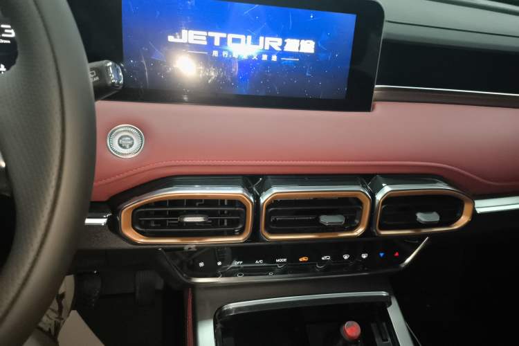 Used JETOUR X70 PLUS 2025 Champion Edition 1.5T DCT Champion PRO 5-Seater Audio And AC Panel