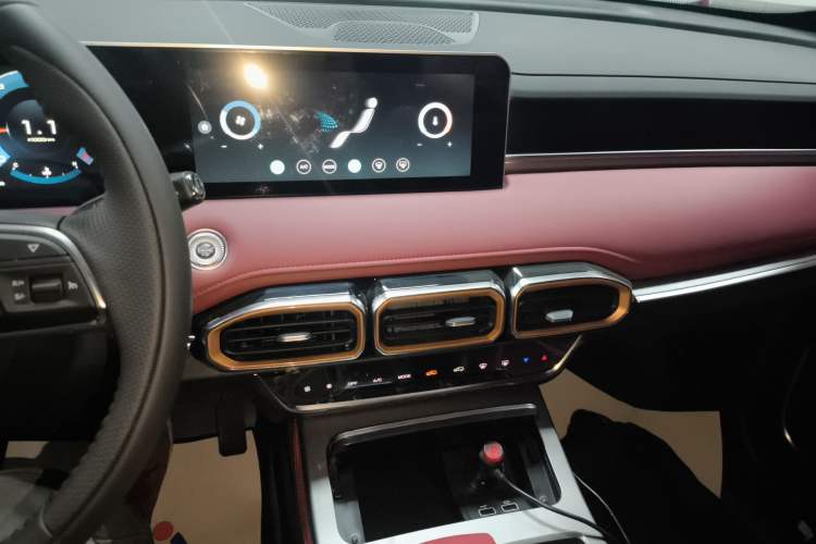 Used JETOUR X70 PLUS 2025 Champion Edition 1.5T DCT Champion PRO 5-Seater Audio And AC Panel