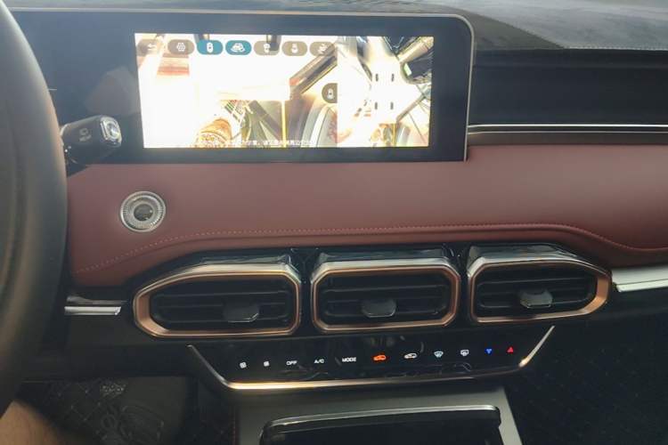 Used JETOUR X70 PLUS 2025 Champion Edition 1.5T DCT Champion MAX 7-Seater Audio And AC Panel