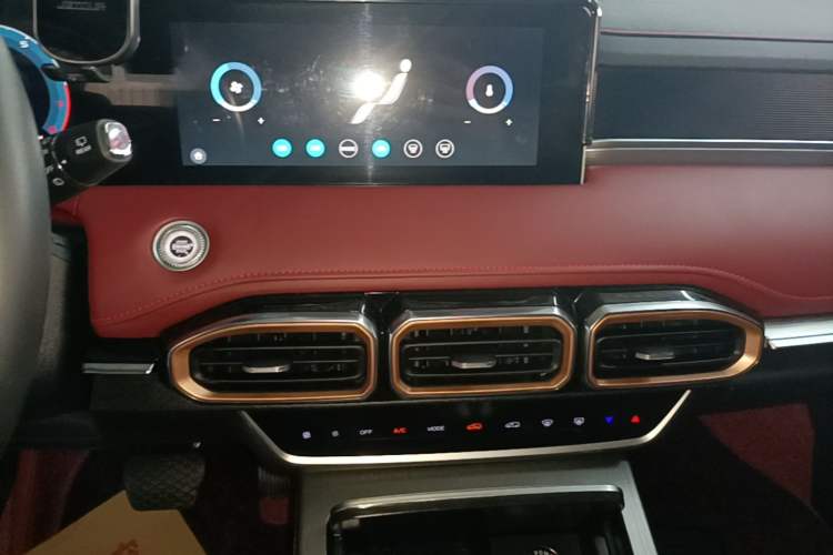Used JETOUR X70 PLUS 2025 Champion Edition 1.5T DCT Champion PRO 7-Seater Audio And AC Panel