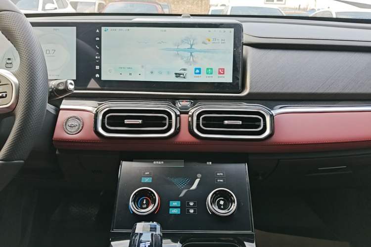 Used JETOUR X70 PLUS 2025 1.5T Luxury Dynamic Edition 7-Seater Audio And AC Panel