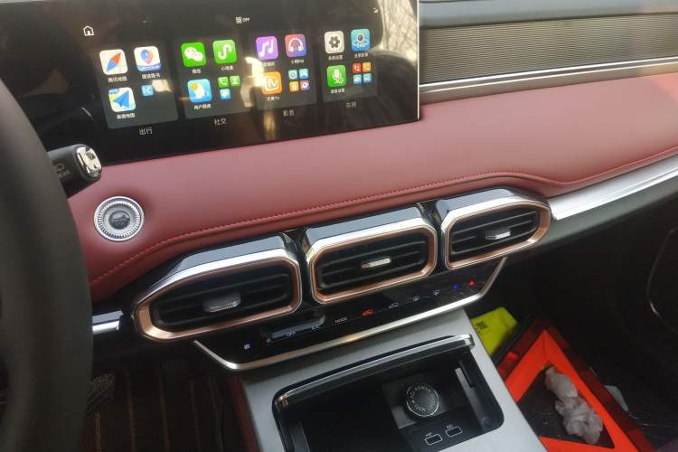 Used JETOUR X70 PLUS 2025 Champion Edition 1.5T DCT Champion MAX+ 5-seater Audio And AC Panel
