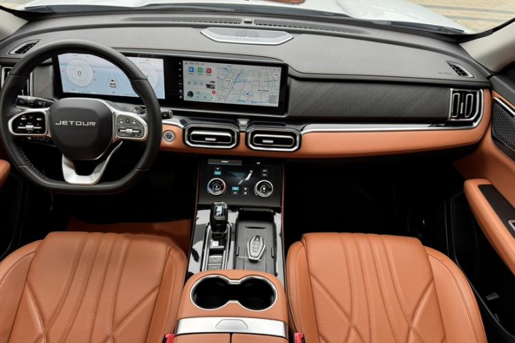 Used JETOUR X70 PLUS 2025 1.5T Luxury Dynamic Edition 7-Seater Audio And AC Panel