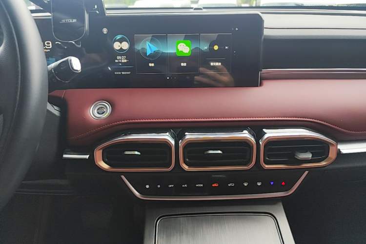 Used JETOUR X70 PLUS 2025 Champion Edition 1.5T DCT Champion PRO 7-Seater Audio And AC Panel