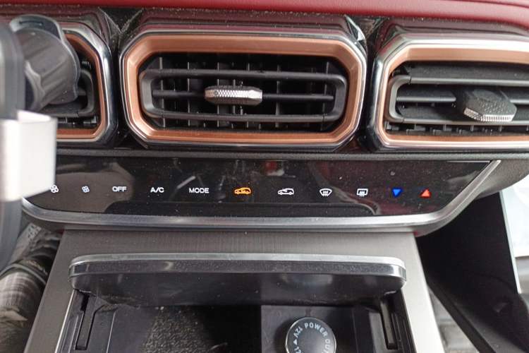Used JETOUR X70 PLUS 2025 Champion Edition 1.5T DCT Champion PRO 5-Seater Audio And AC Panel