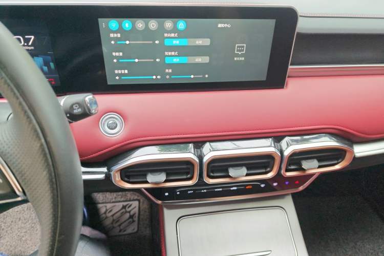 Used JETOUR X70 PLUS 2025 Champion Edition 1.5T DCT Champion PRO 5-Seater Audio And AC Panel