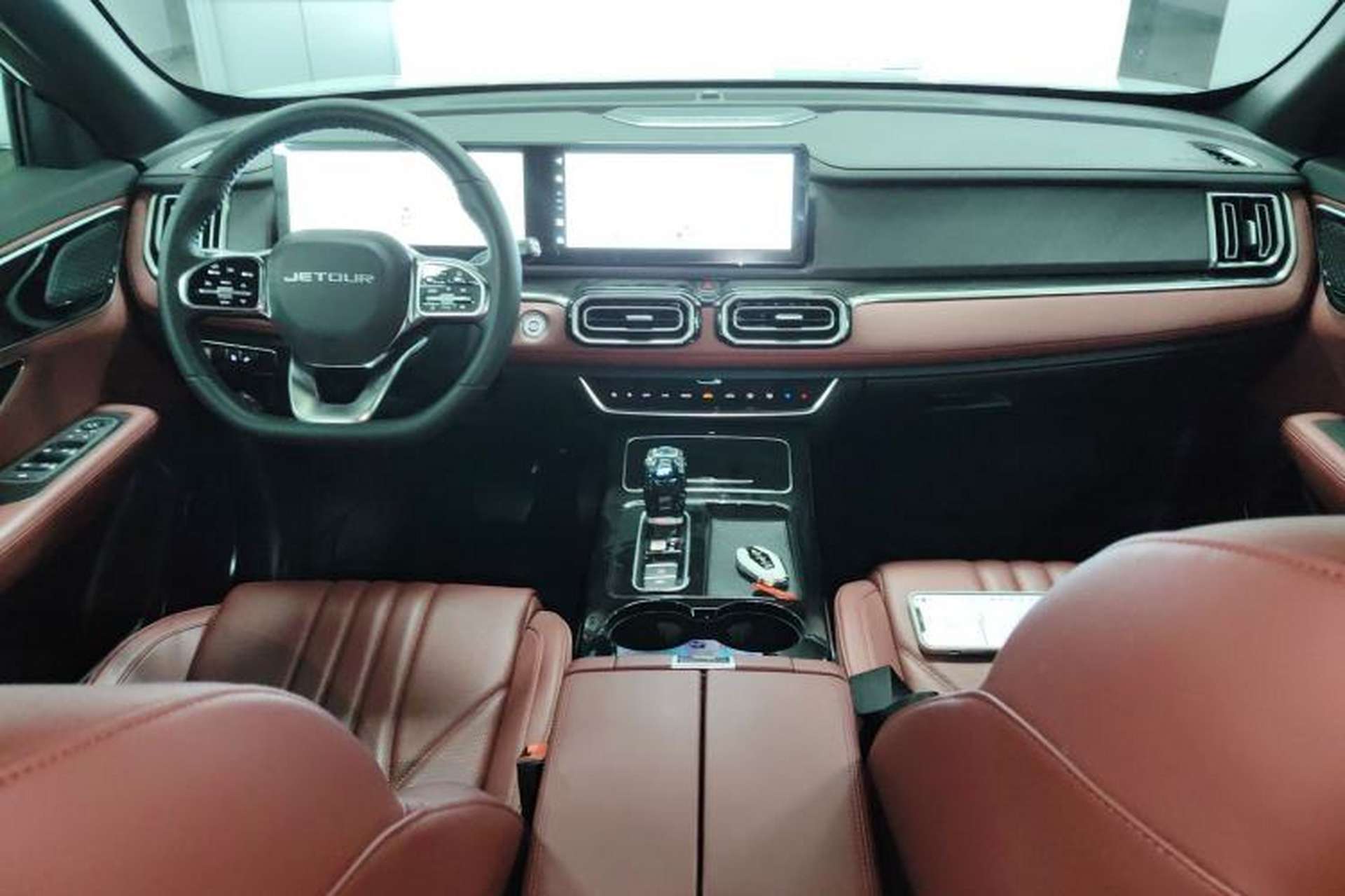 Used JETOUR X70 PLUS 2025 1.5T Elite Edition 7-Seater Center Console