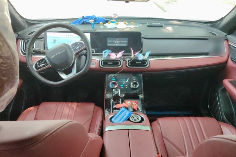 Used JETOUR X70 PLUS 2025 1.5T Luxury Dynamic Edition 7-Seater Center Console