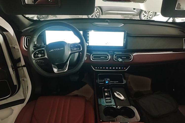 Used JETOUR X70 PLUS 2025 1.5T Elite Edition 5 Seats Center Console