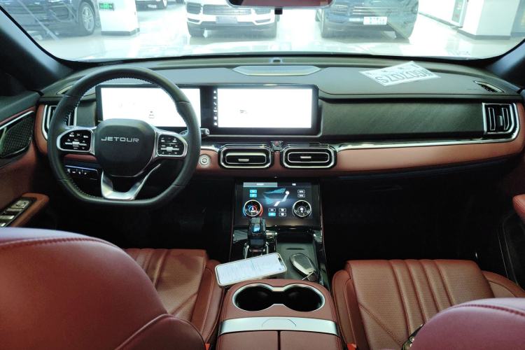 Used JETOUR X70 PLUS 2025 1.5T Luxury Dynamic Edition 5 Seats Center Console