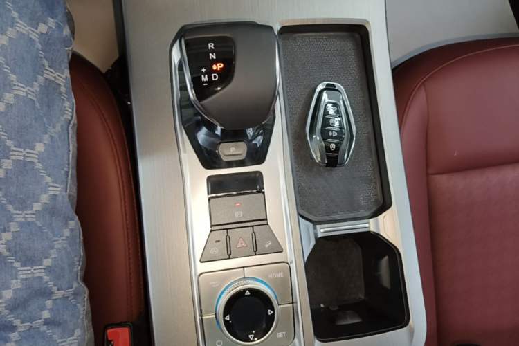 Used JETOUR X70 PLUS 2025 Champion Edition 1.5T DCT Champion MAX 7-Seater Gear Lever