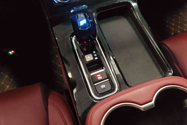 Used JETOUR X70 PLUS 2025 1.5T Luxury Edition 5 Seats Gear Lever