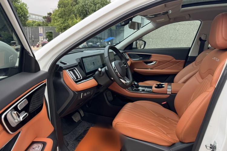 Used JETOUR X70 PLUS 2025 1.5T Luxury Dynamic Edition 7-Seater Interior 3