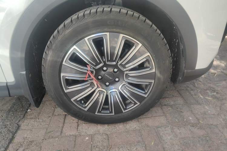 Used JETOUR X70 PLUS 2025 1.5T ZhiZhen Pailong Edition 5-Seater Right Front Wheel Hub