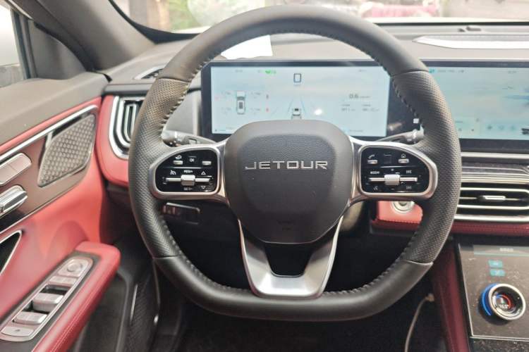 Used JETOUR X70 PLUS 2025 1.5T Luxury Edition 5 Seats Steering Wheel