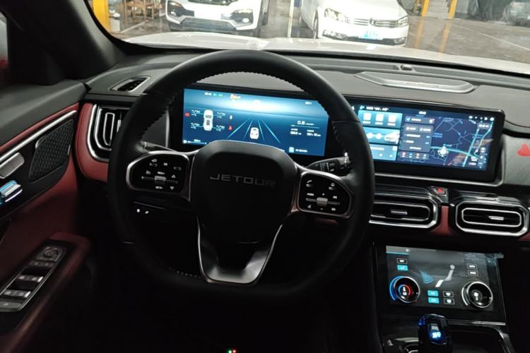 Used JETOUR X70 PLUS 2025 1.5T Luxury Edition 5 Seats Steering Wheel