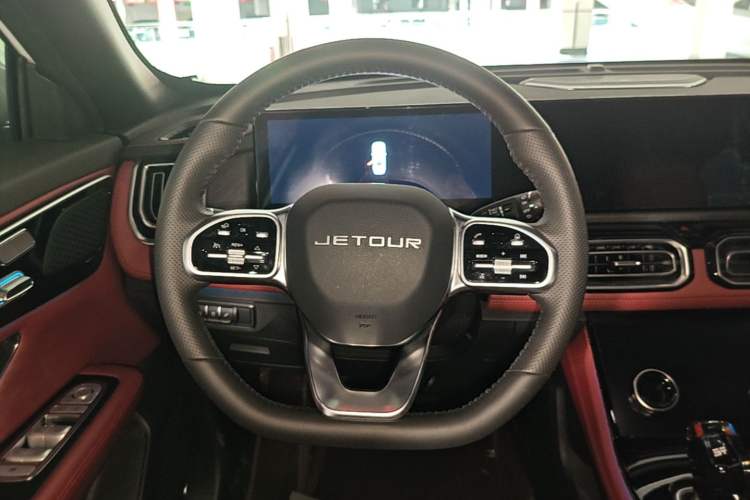 Used JETOUR X70 PLUS 2025 1.5T Luxury Dynamic Edition 5 Seats Steering Wheel