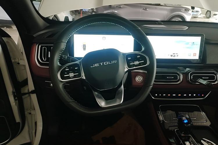 Used JETOUR X70 PLUS 2025 1.5T Elite Edition 5 Seats Steering Wheel