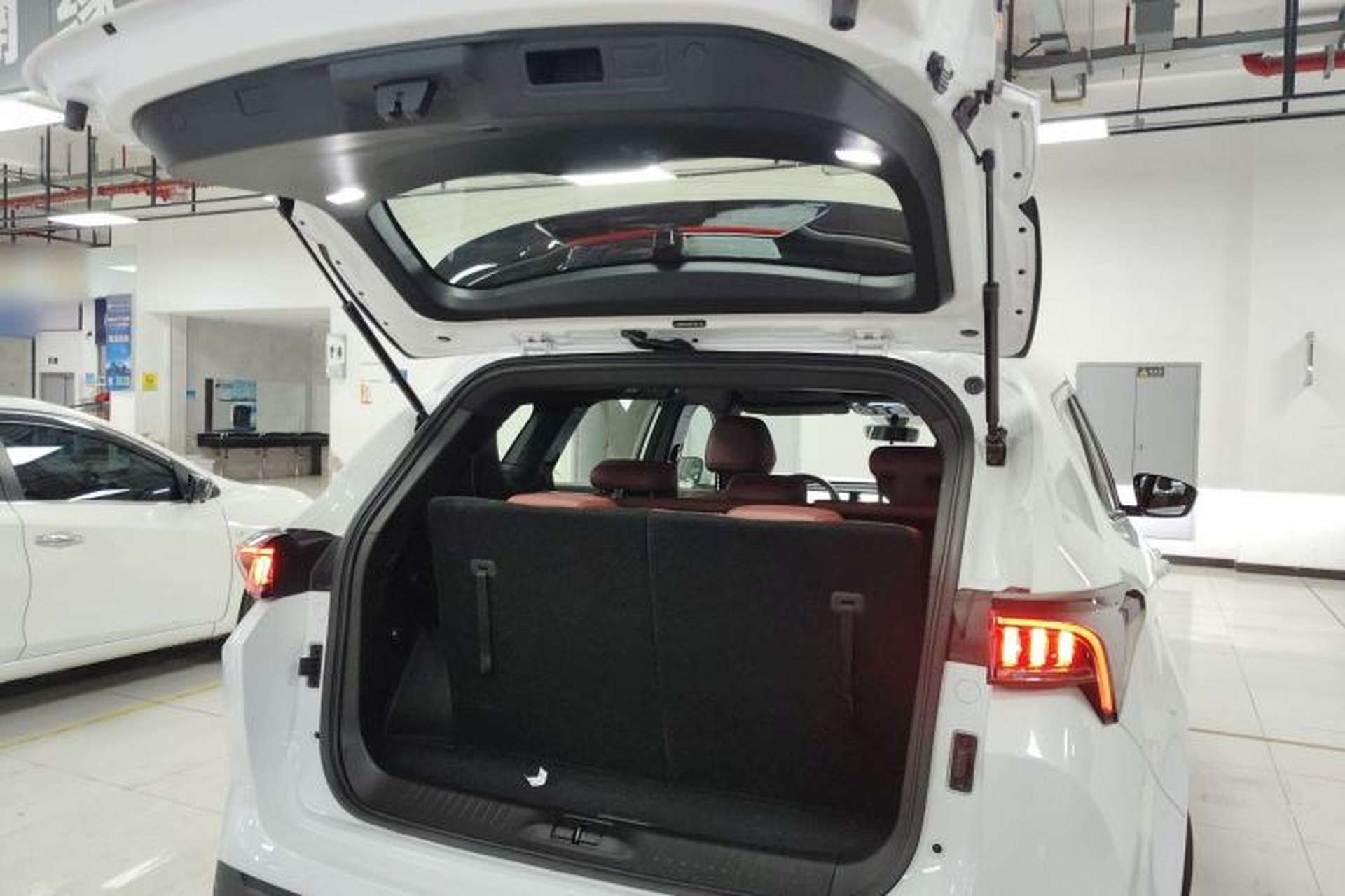 Used JETOUR X70 PLUS 2025 1.5T Elite Edition 7-Seater Trunk