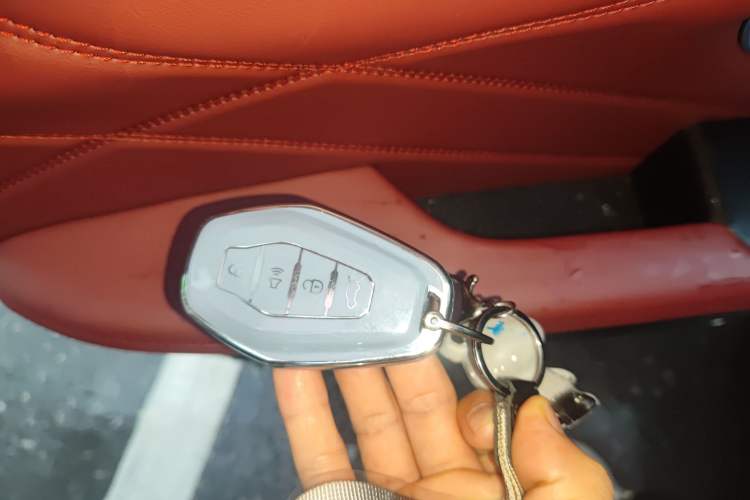 Used JETOUR X70 PLUS 2025 1.5T Luxury Dynamic Edition 5 Seats Vehicle Key