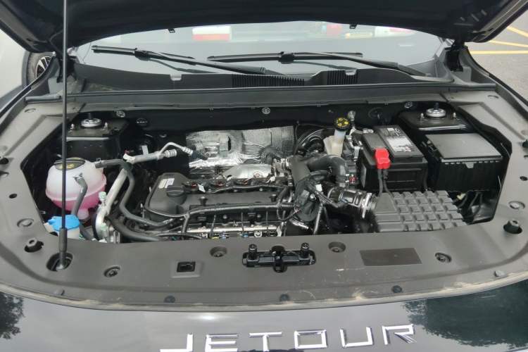 Used JETOUR X70 PLUS 2026 Model 1.5T DCT Comfort 5-Seater Engine Bay