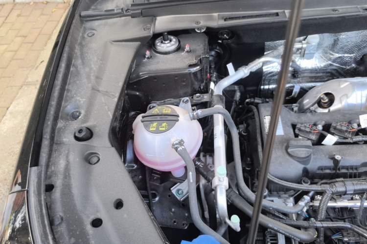 Used JETOUR X70 PLUS 2026 Model Champion Edition 1.5T DCT Comfort 7-seater Engine Bay Right