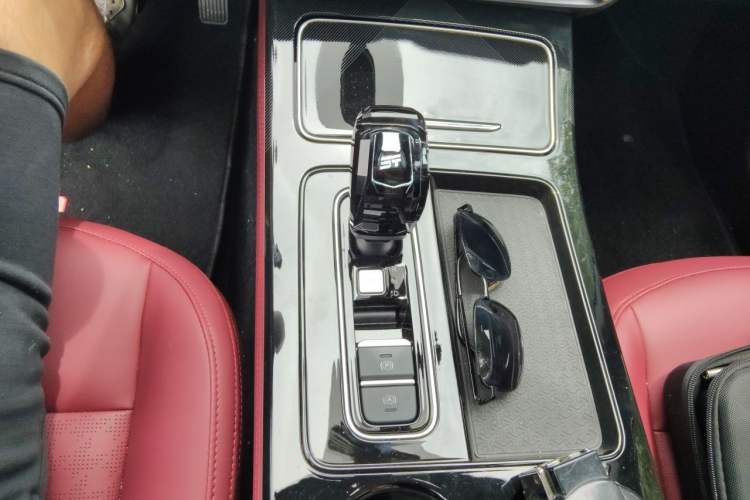 Used JETOUR X70 PLUS 2026 Model 1.5T DCT Comfort 5-Seater Gear Lever