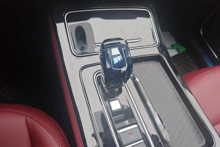 Used JETOUR X70 PLUS 2026 Model Champion Edition 1.5T DCT Luxury+ 5-seater Gear Lever