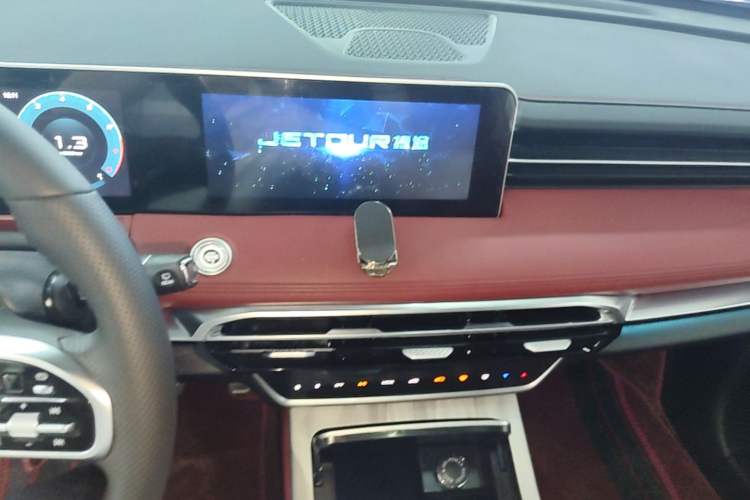 Used JETOUR X70 PRO 2023 1.6T DCT Enjoy PRO 7-Seater Audio And AC Panel