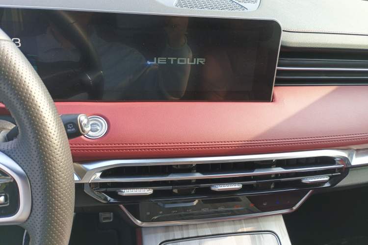 Used JETOUR X70 PRO 2023 1.5T DCT Comfort Edition 5 Seats Audio And AC Panel