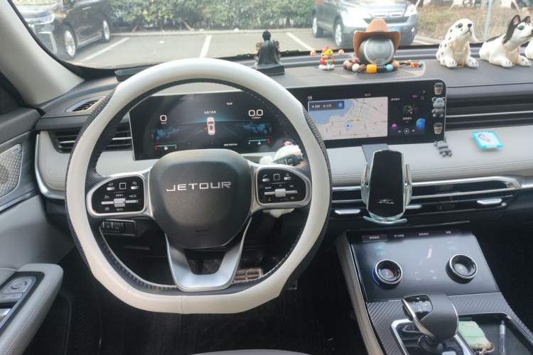 Used JETOUR X70 PRO 2023 2.0T DCT Luxury PRO 5-Seater Center Console