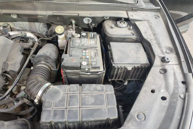 Used JETOUR X70 PRO 2023 2.0T DCT Luxury PRO 5-Seater Engine Bay Left