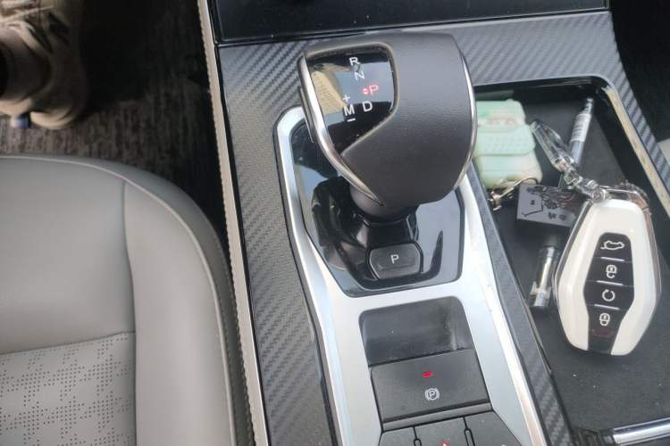 Used JETOUR X70 PRO 2023 2.0T DCT Luxury PRO 5-Seater Gear Lever