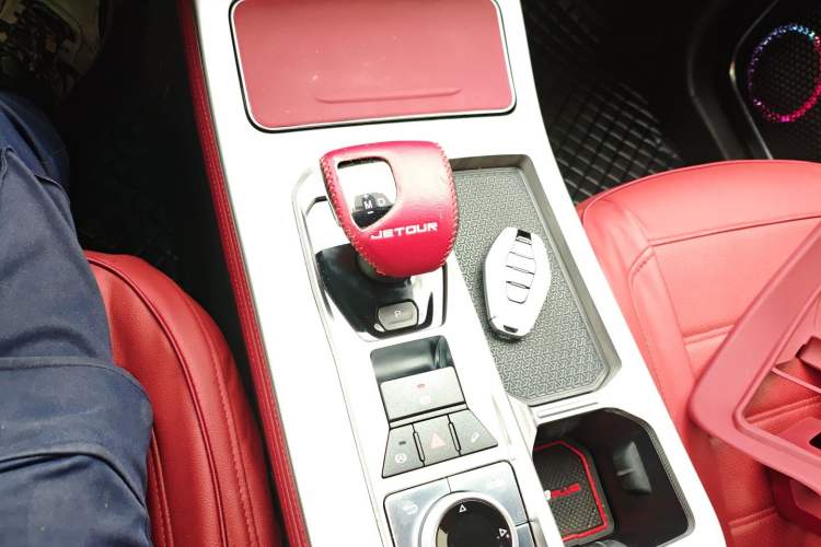 Used JETOUR X70 PRO 2023 1.6T DCT Enjoy PRO 5-Seater Gear Lever