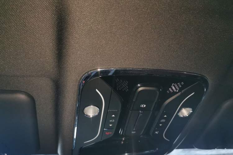 Used JETOUR X70 PRO 2023 1.5T DCT Comfort Edition 7-Seater Headliner