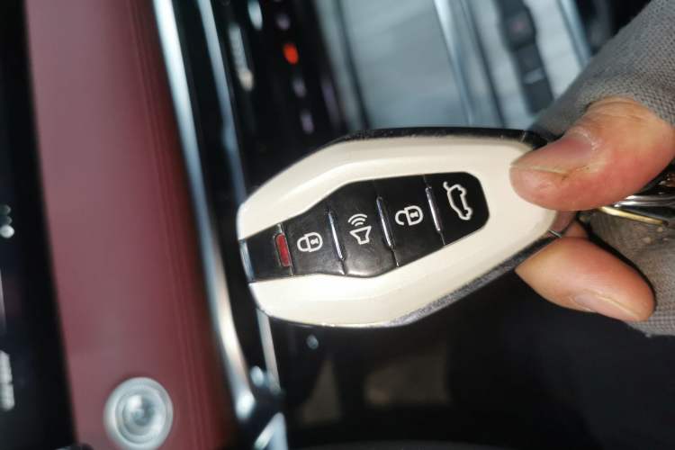 Used JETOUR X70 PRO 2023 1.6T Manual Enjoyment Model 5 Seats Vehicle Key