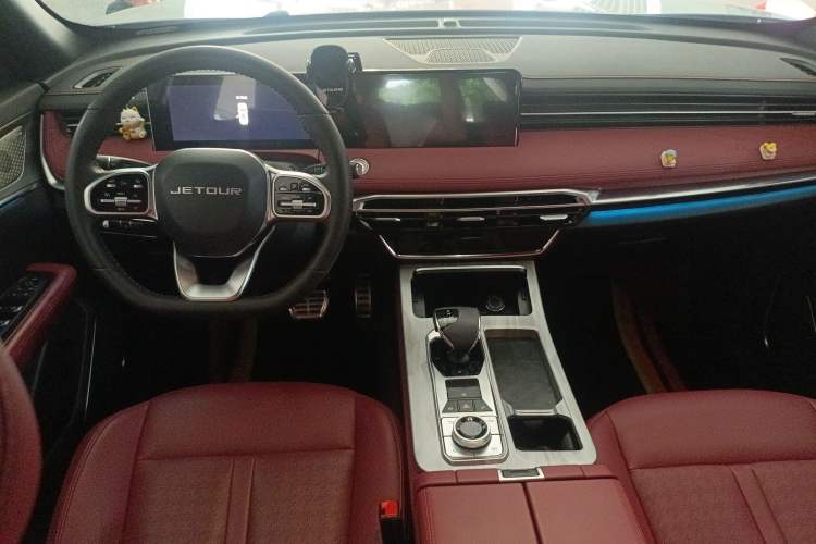 Used JETOUR X70 PRO 2023 1.5T DCT Comfort Edition 5 Seats Center Console