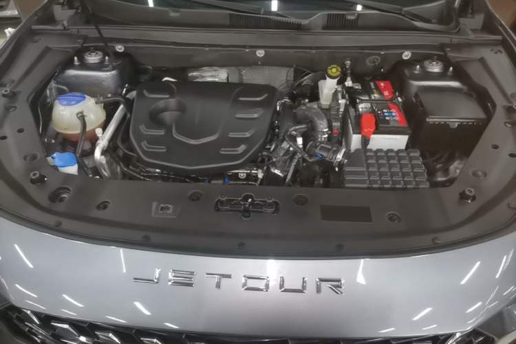 Used JETOUR X70 PRO 2023 1.5T DCT Comfort Edition 5 Seats Engine Bay