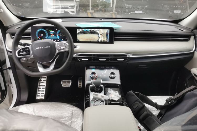 Used JETOUR X70 PRO 2023 2.0T DCT Luxury PRO+ 7-Seater Center Console