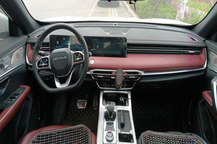 Used JETOUR X70 PRO 2023 1.6T DCT Enjoy PRO 7-Seater Center Console