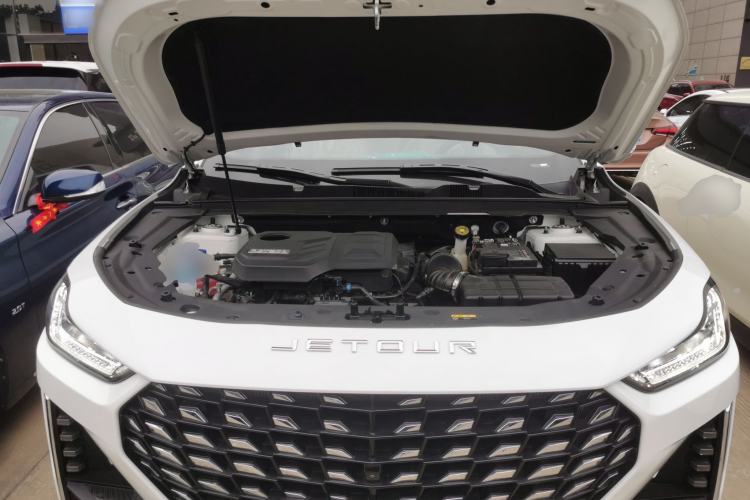Used JETOUR X70 PRO 2023 2.0T DCT Luxury PRO+ 7-Seater Engine Bay